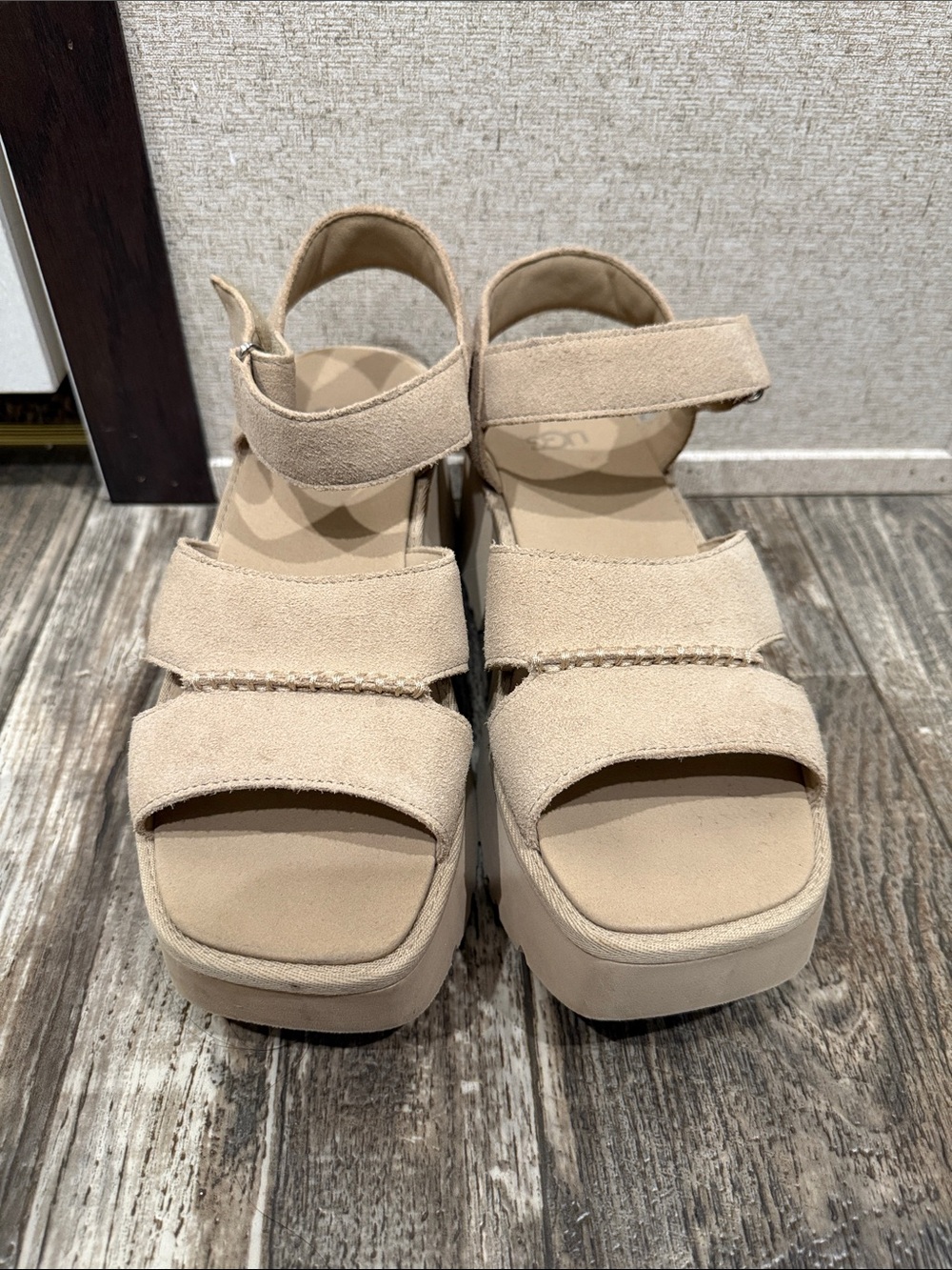 UGG Goldenstar Strap Sandal Platform Wedge Beige US 8.5